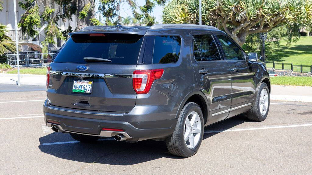 2018 Ford Explorer XLT Image 8 of 32