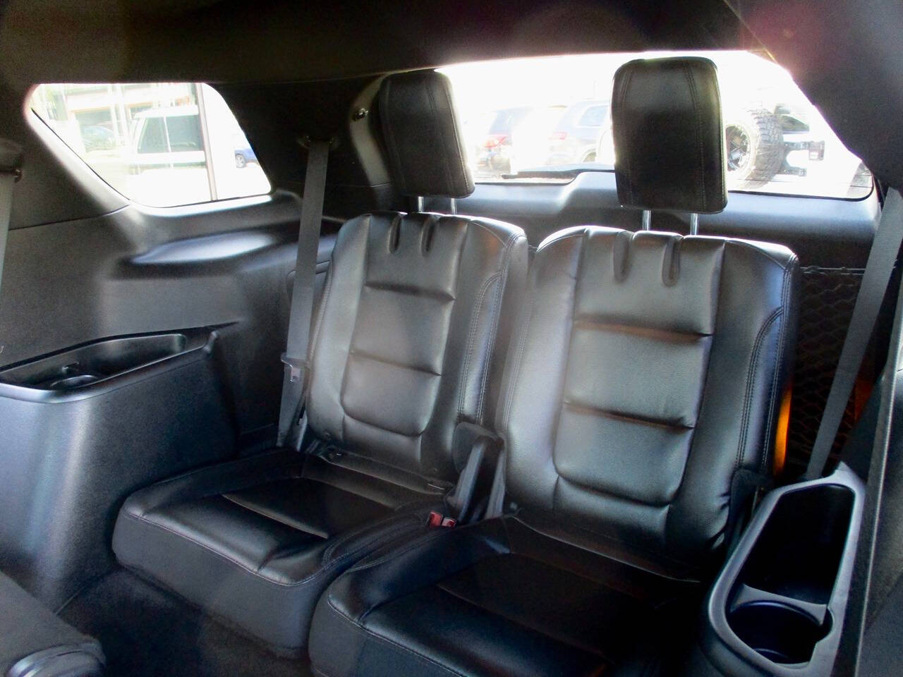 Vehicle image 18 of 24