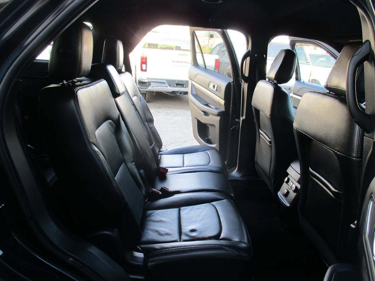 Vehicle image 16 of 24