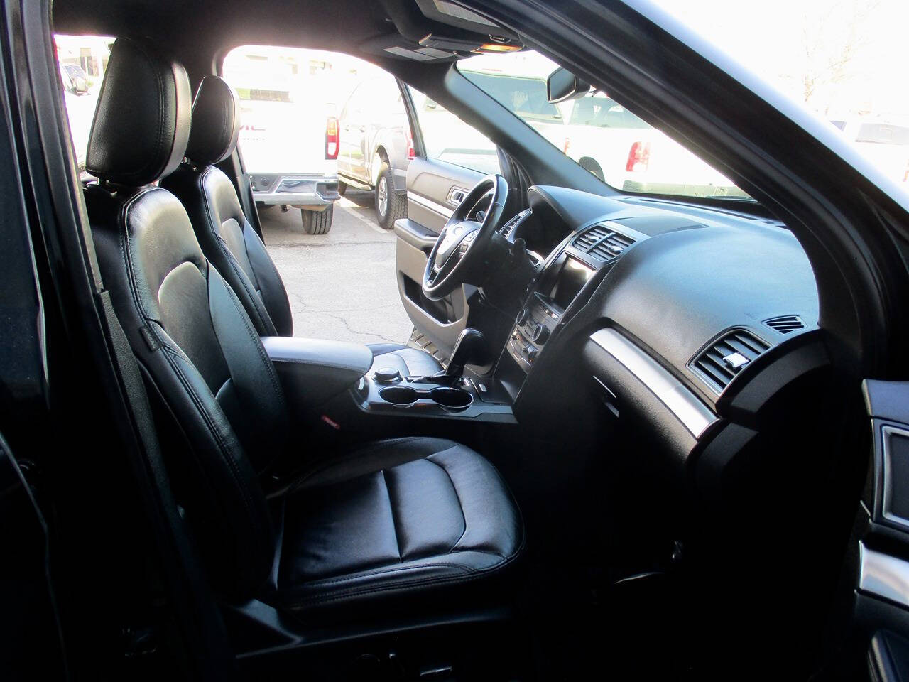 Vehicle image 12 of 24