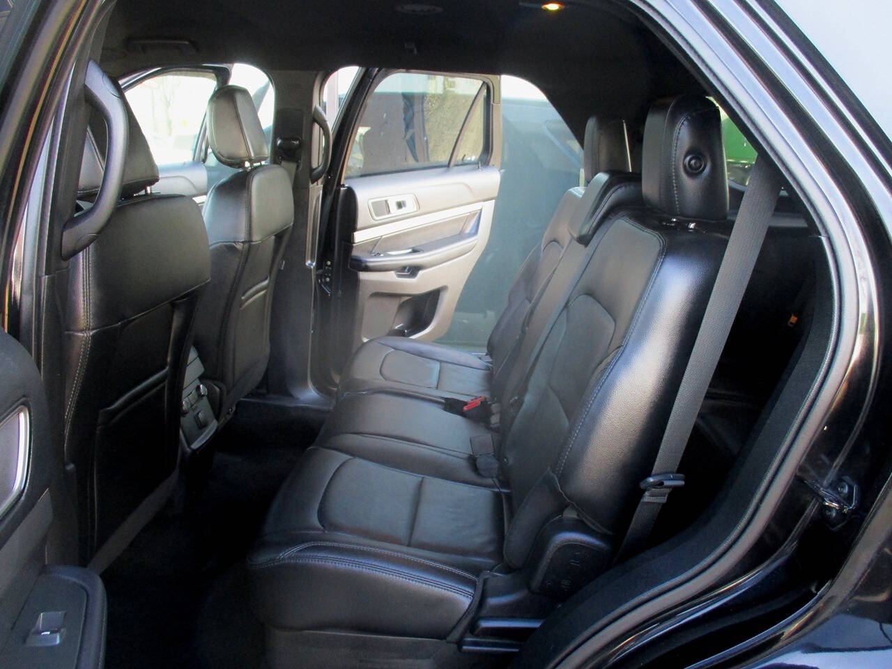 Vehicle image 15 of 24