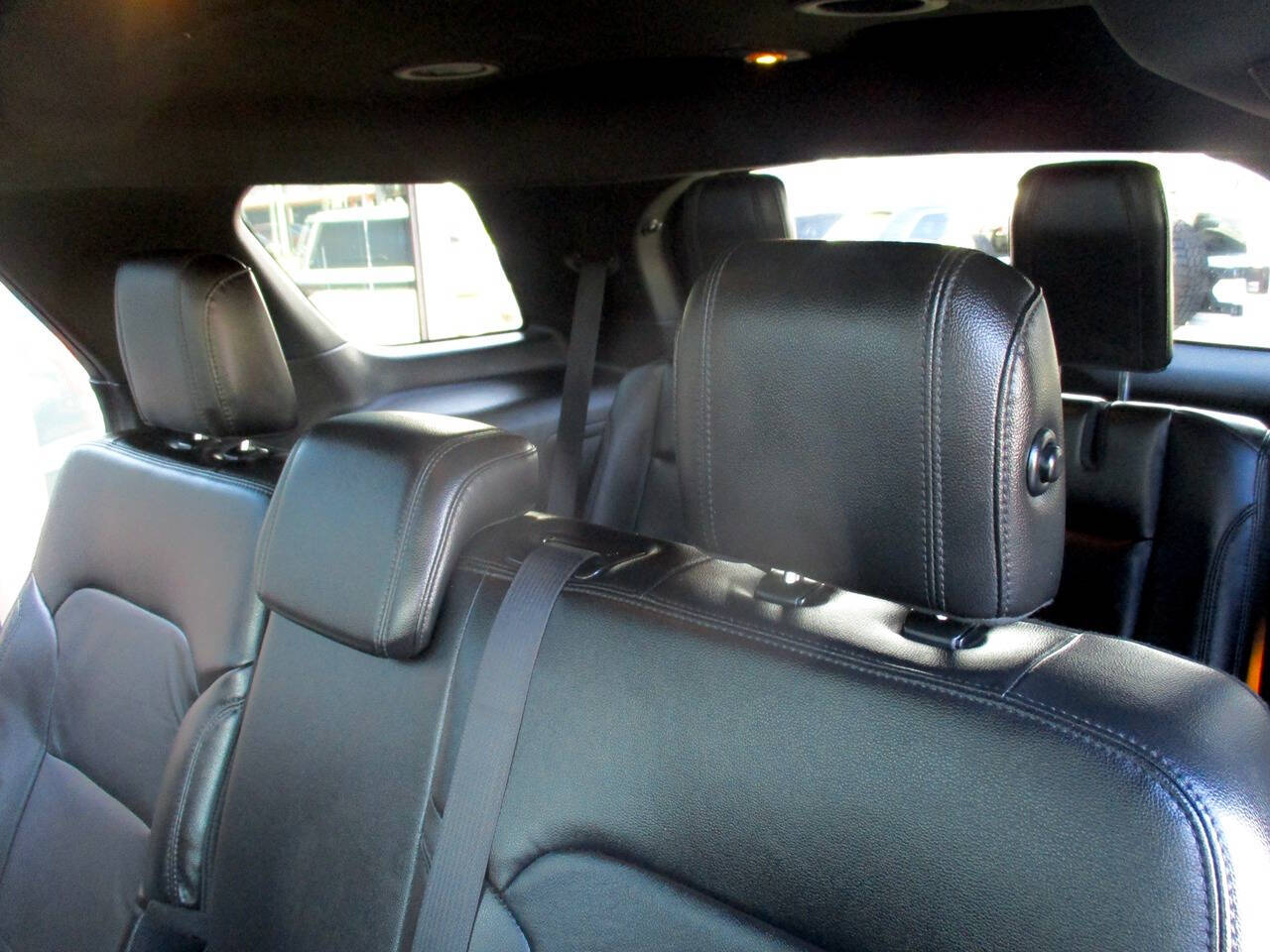 Vehicle image 17 of 24