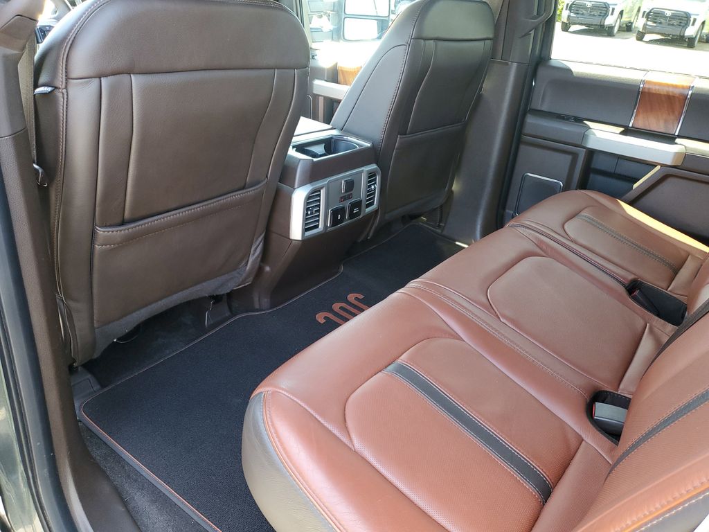 Vehicle image 13 of 31