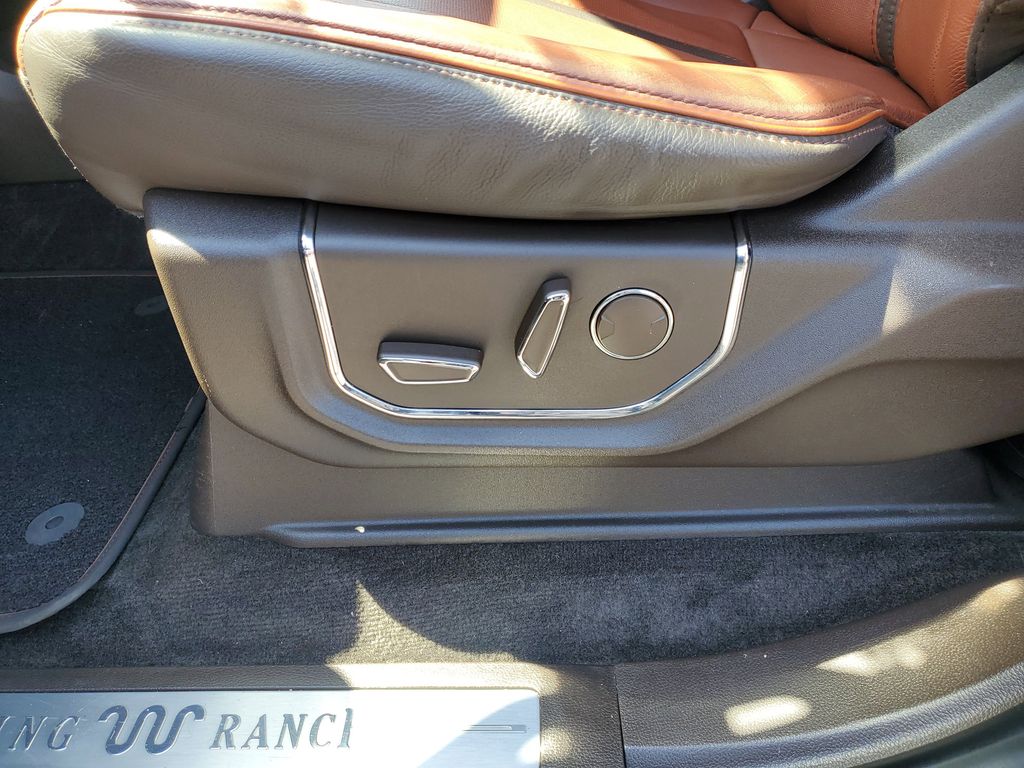 Vehicle image 18 of 31