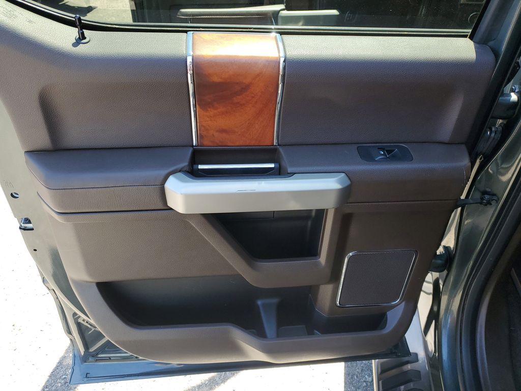 Vehicle image 10 of 31