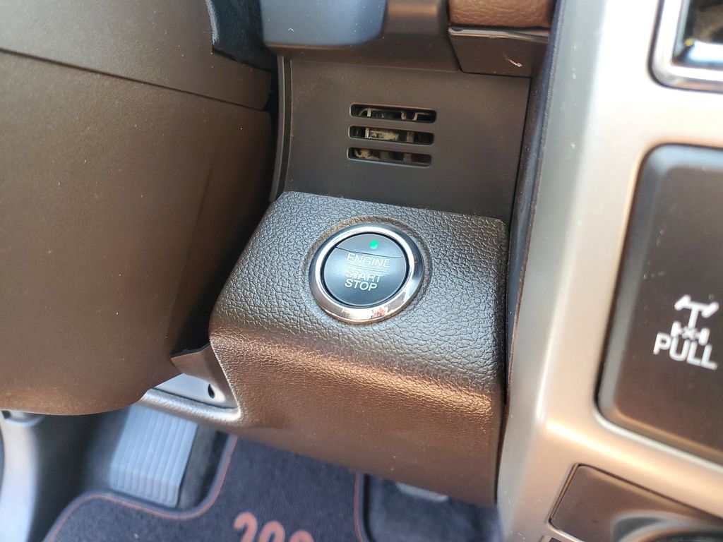 Vehicle image 25 of 31