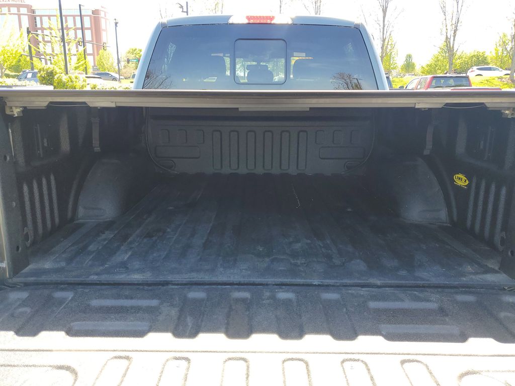 Vehicle image 9 of 31