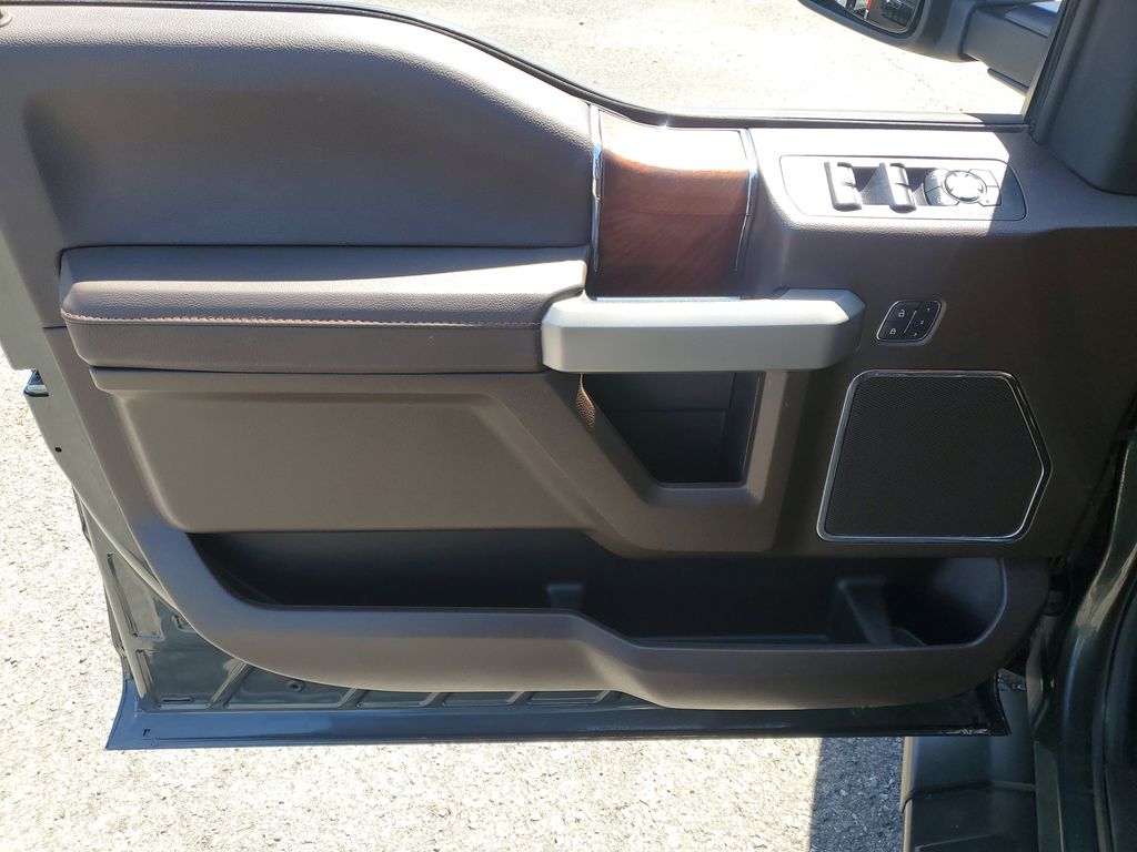 Vehicle image 15 of 31