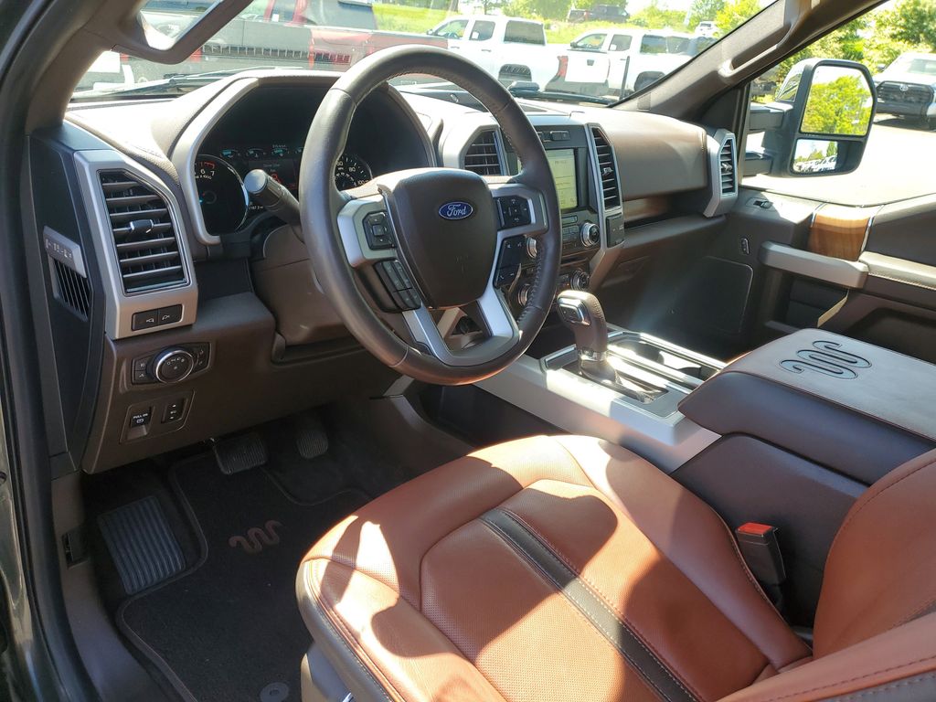 Vehicle image 19 of 31