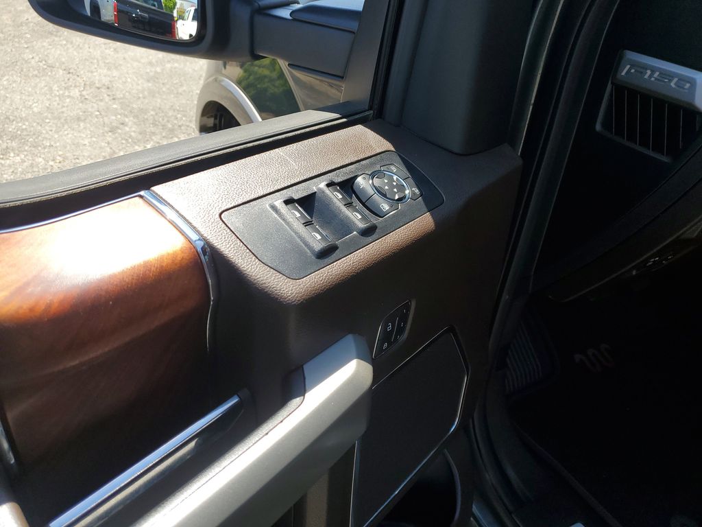 Vehicle image 16 of 31