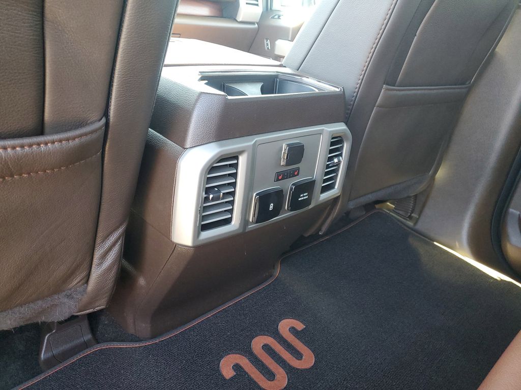 Vehicle image 14 of 31