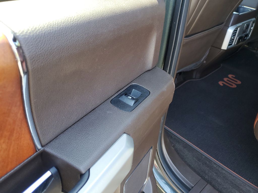 Vehicle image 11 of 31