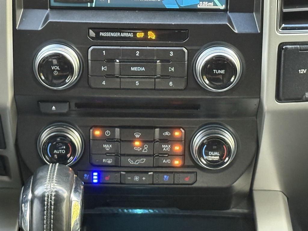 2018 Ford F-150 Lariat Image 14 of 26