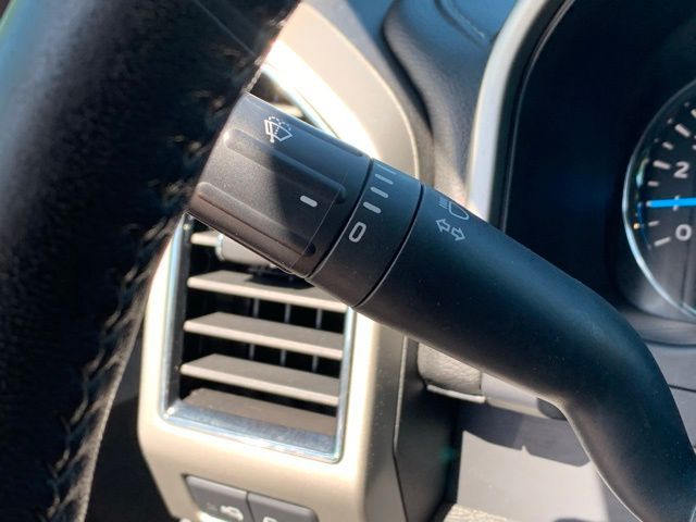 Vehicle image 39 of 40