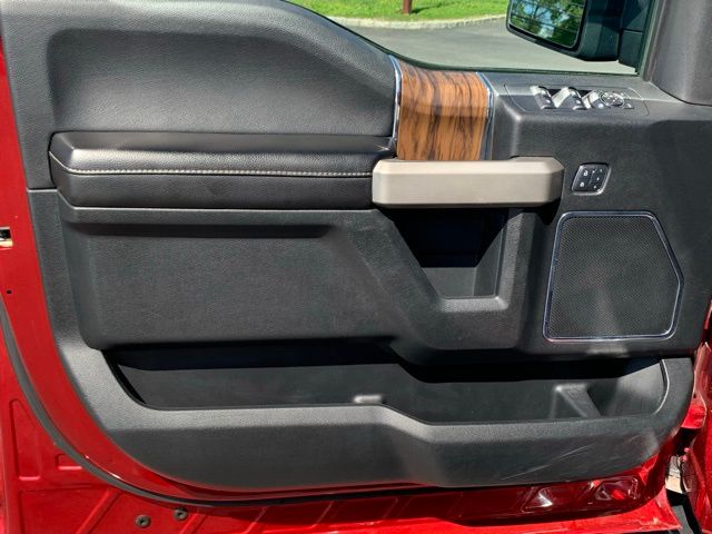 Vehicle image 9 of 40