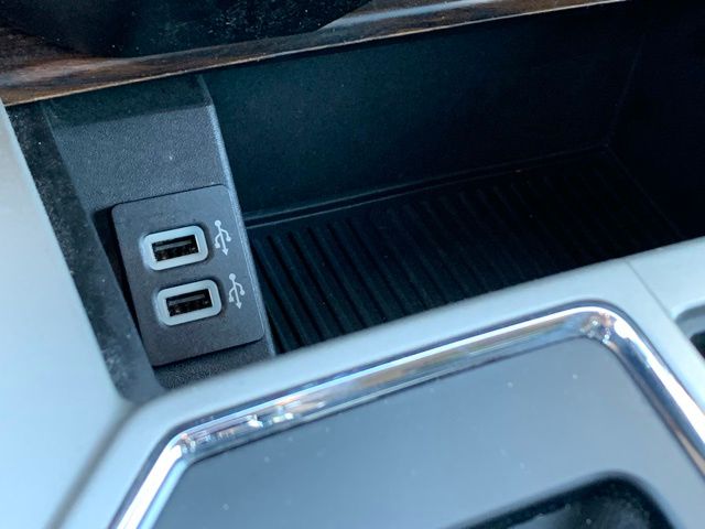 Vehicle image 32 of 40