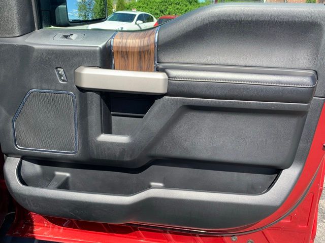 Vehicle image 13 of 40