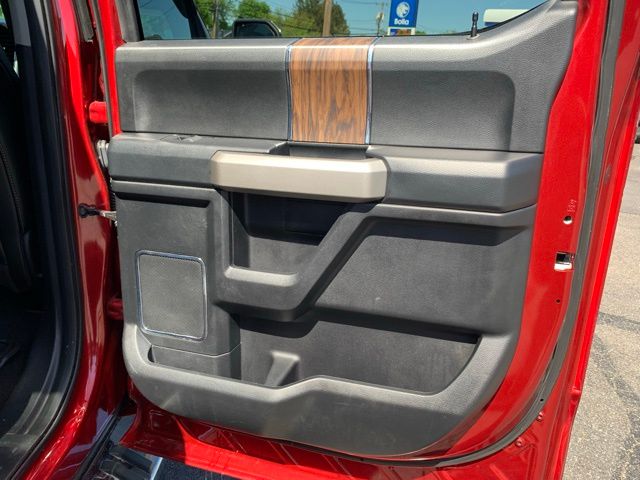 Vehicle image 16 of 40