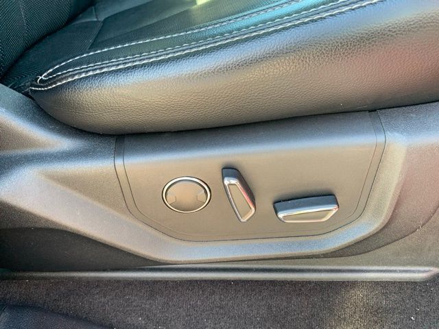 Vehicle image 15 of 40