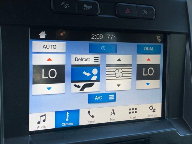 Vehicle image 27 of 40