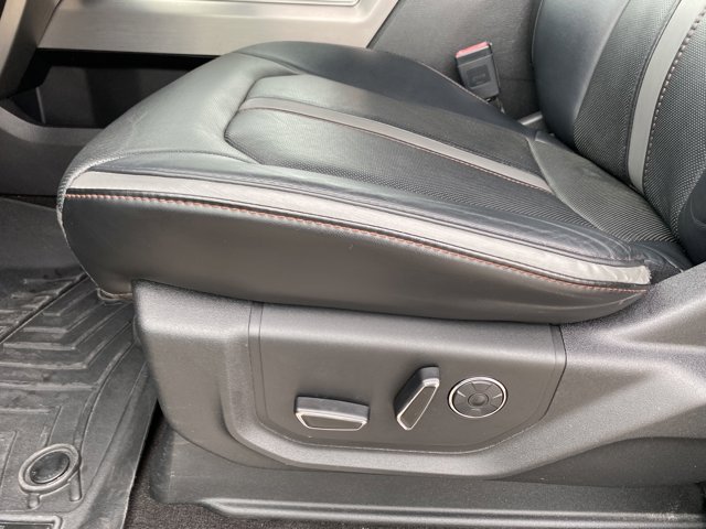 Vehicle image 10 of 31