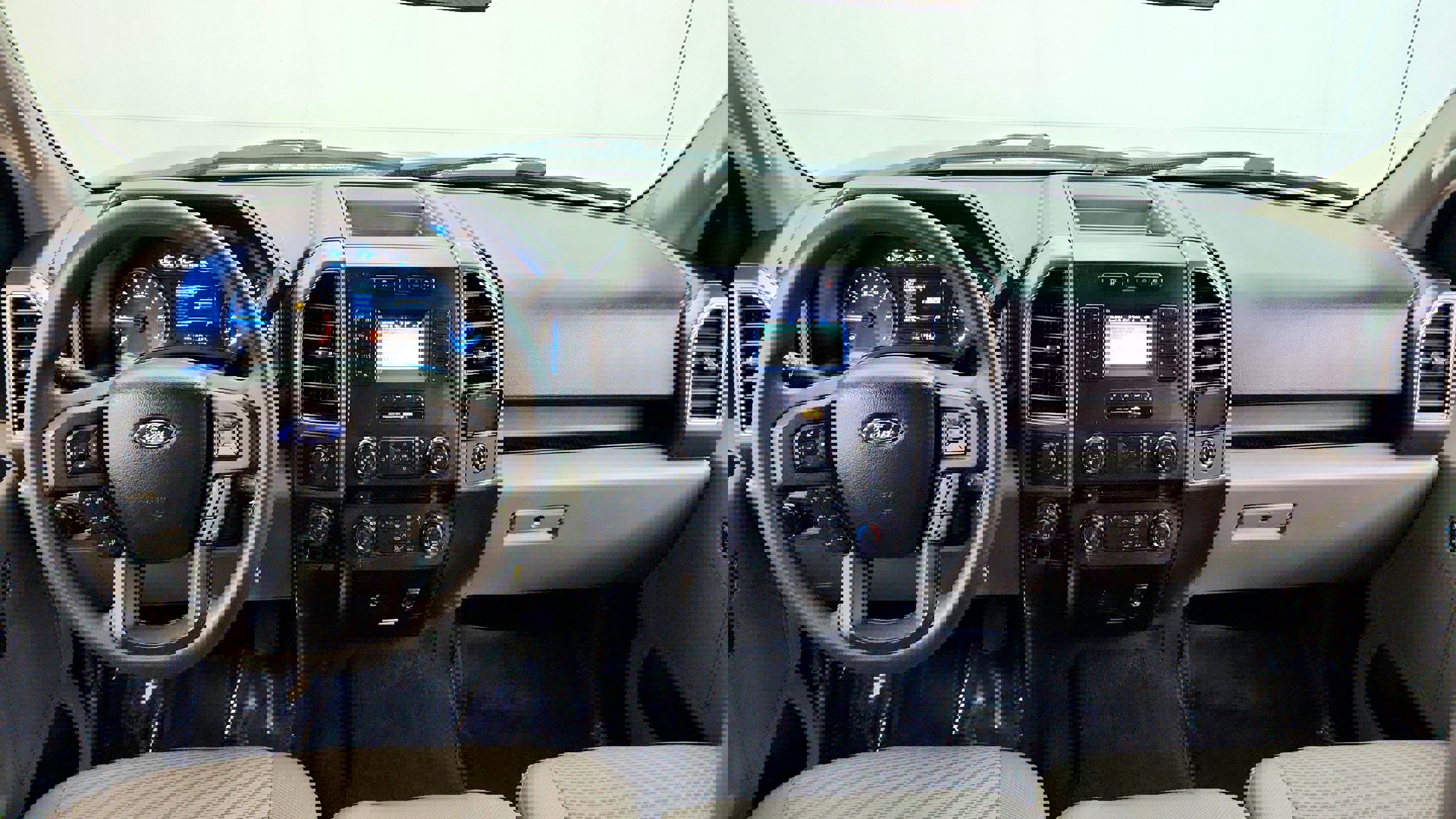 Vehicle image 22 of 32