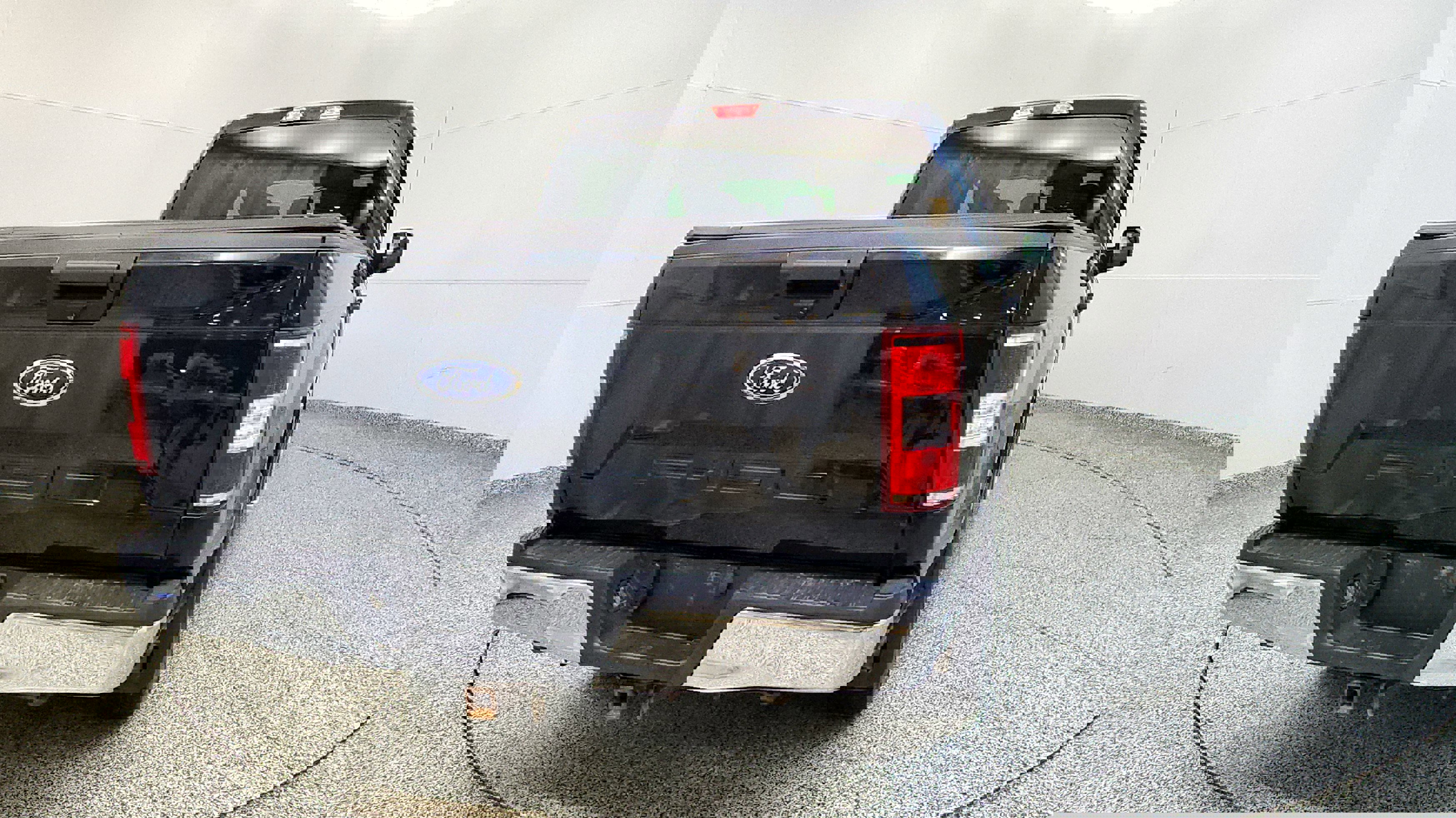 Vehicle image 7 of 32