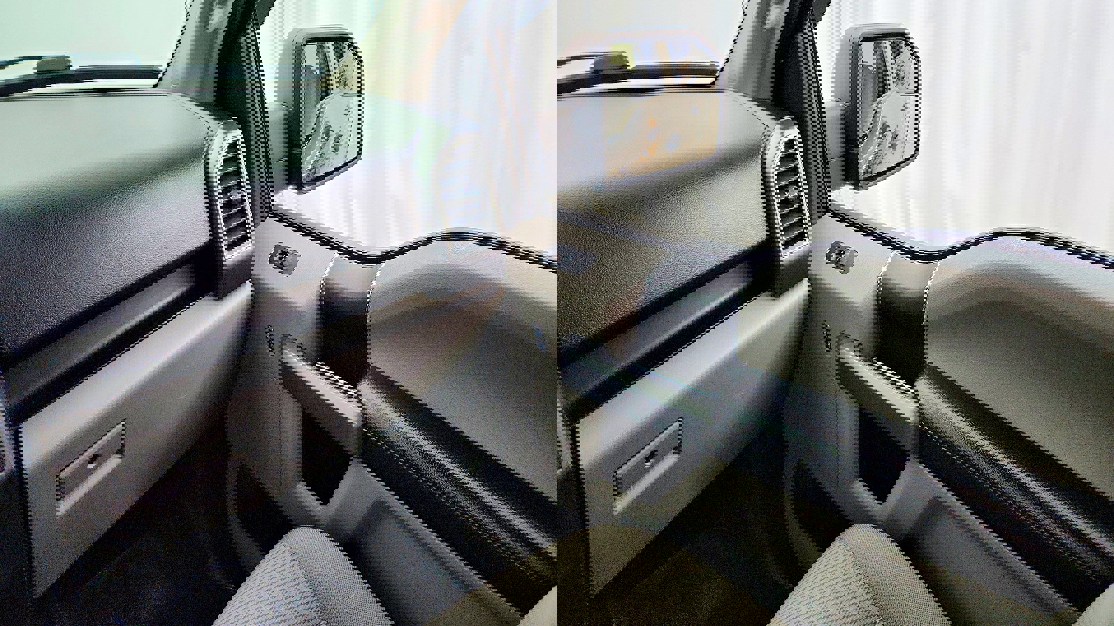 Vehicle image 26 of 32