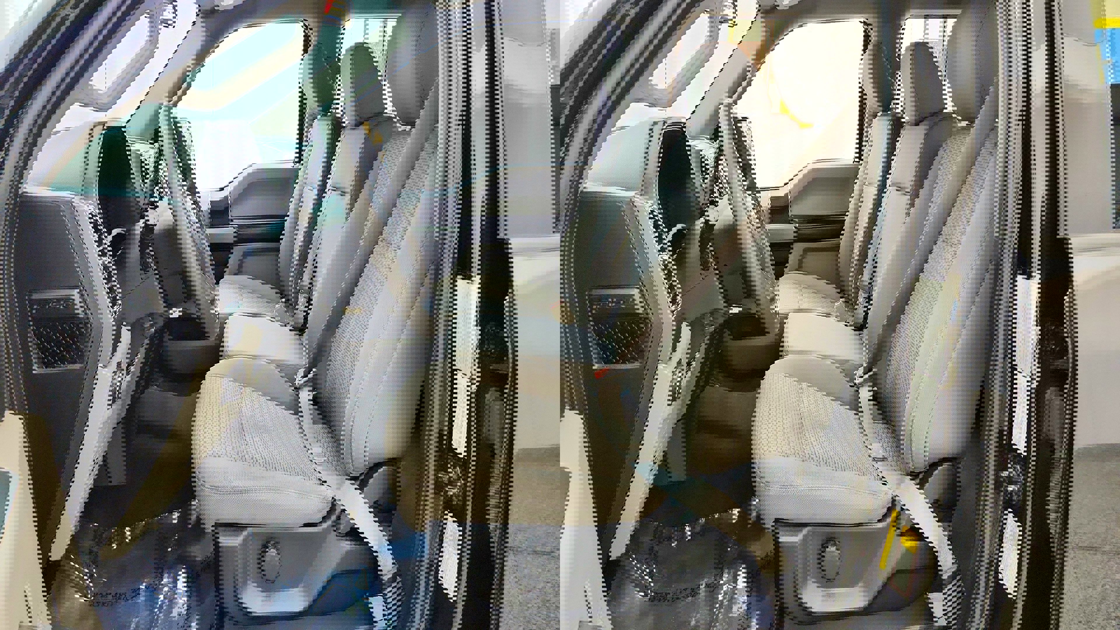 Vehicle image 21 of 32