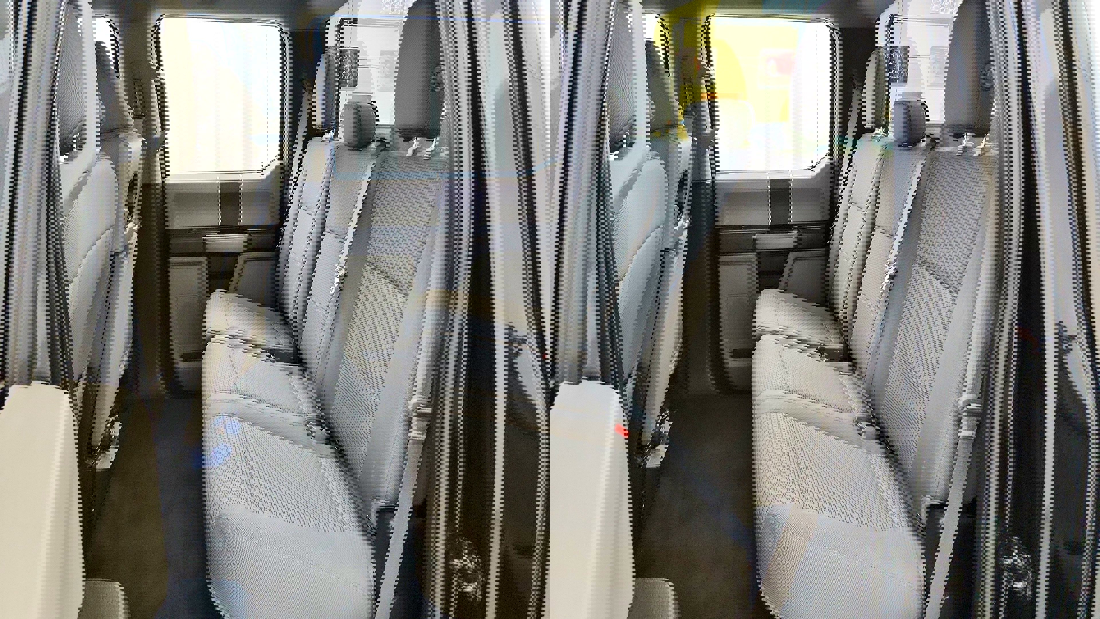 Vehicle image 27 of 32