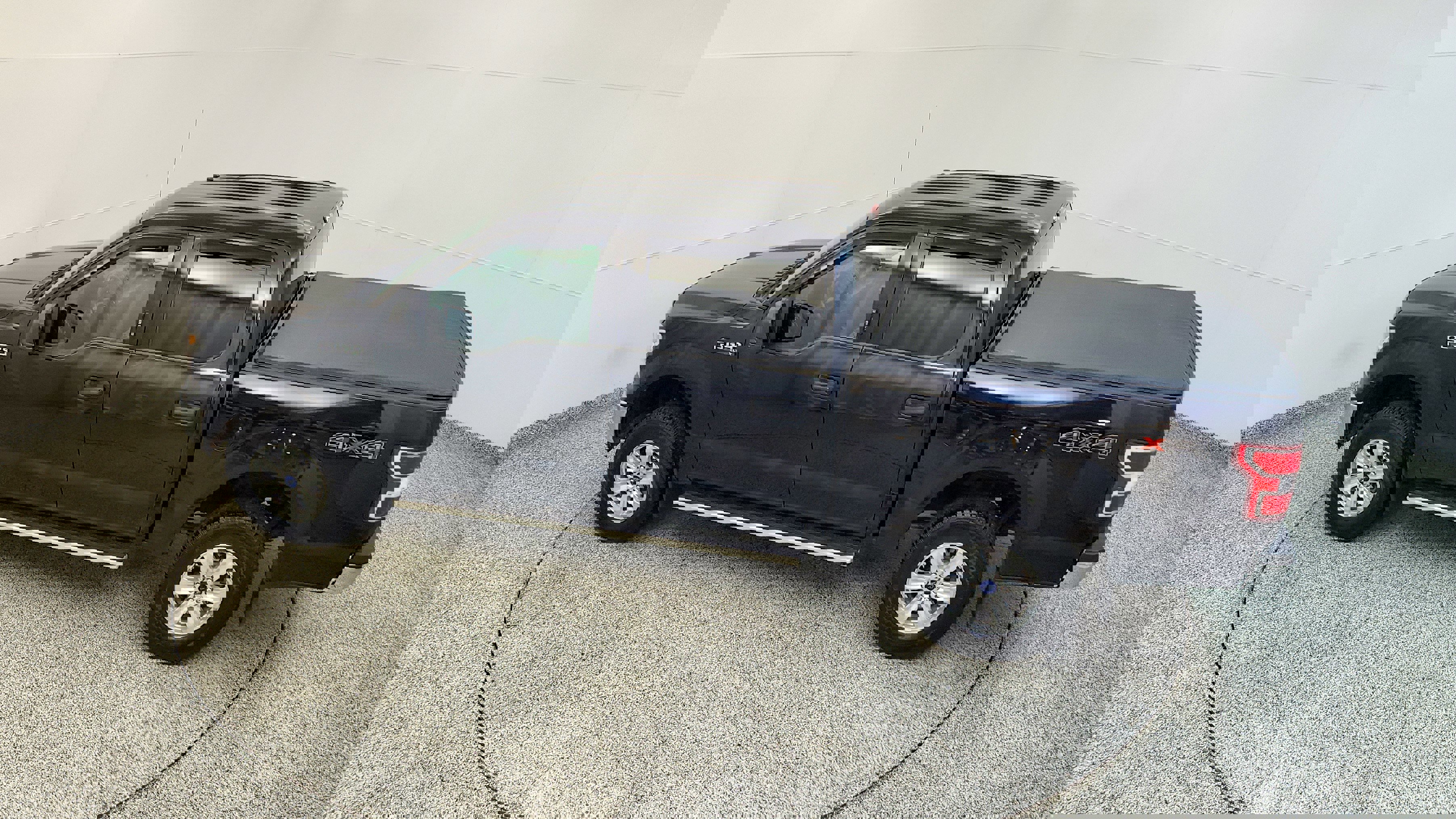 Vehicle image 14 of 32