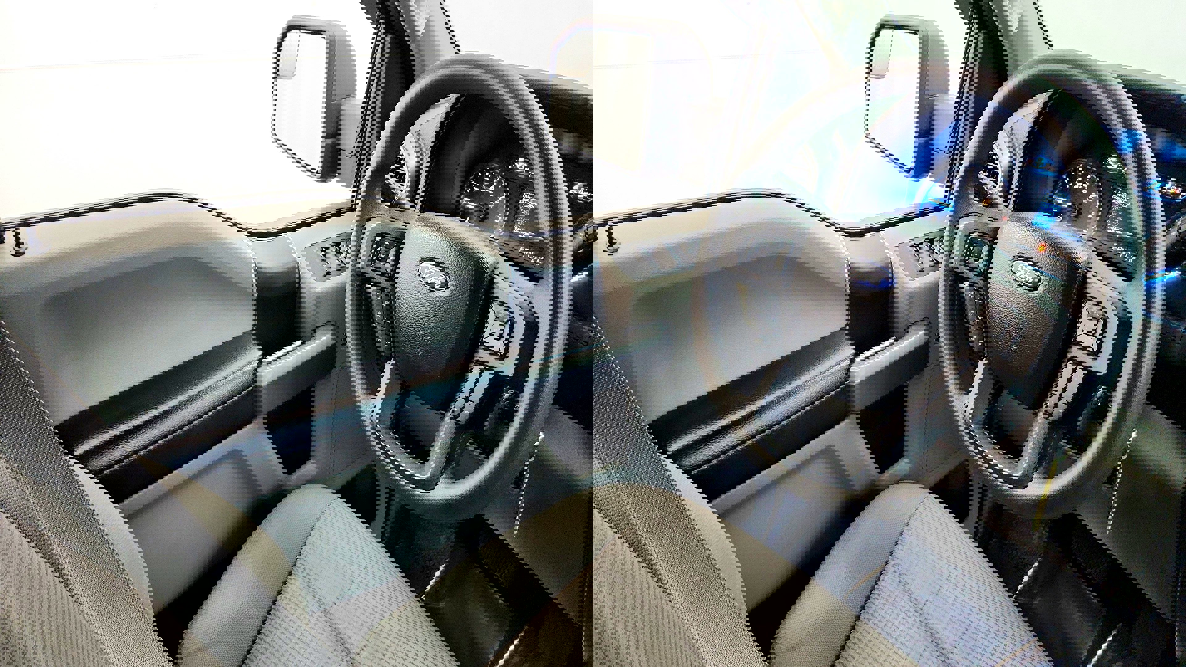Vehicle image 25 of 32