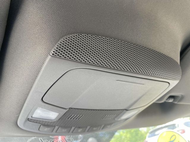 Vehicle image 31 of 36