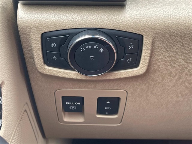 Vehicle image 40 of 46