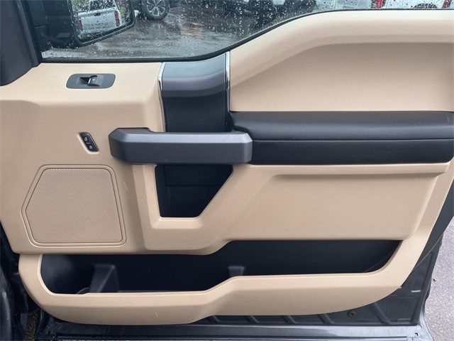 Vehicle image 28 of 46
