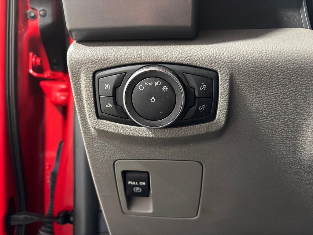 Vehicle image 31 of 32