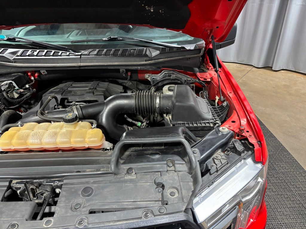 Vehicle image 10 of 32