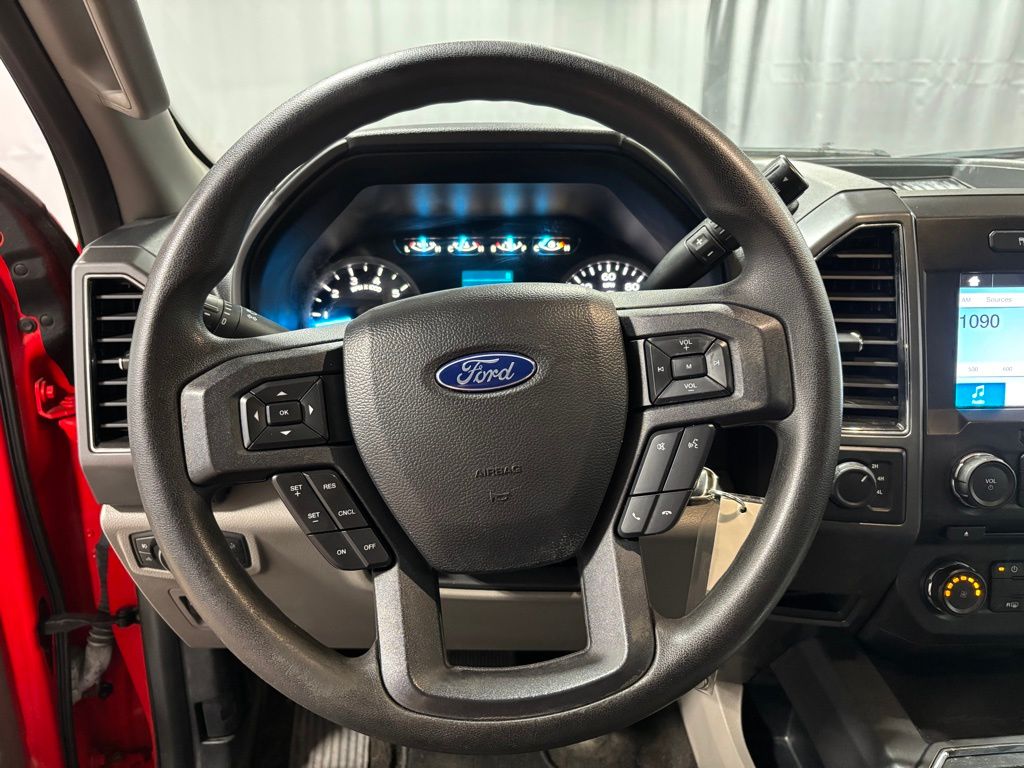 Vehicle image 18 of 32