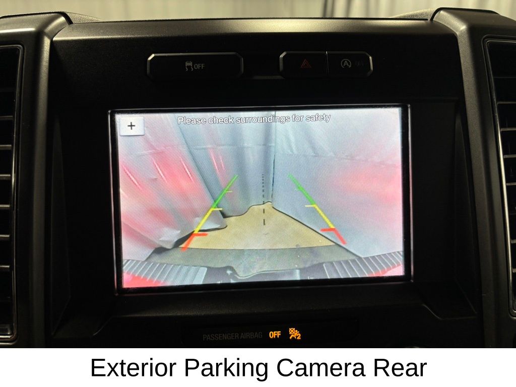 Vehicle image 21 of 32