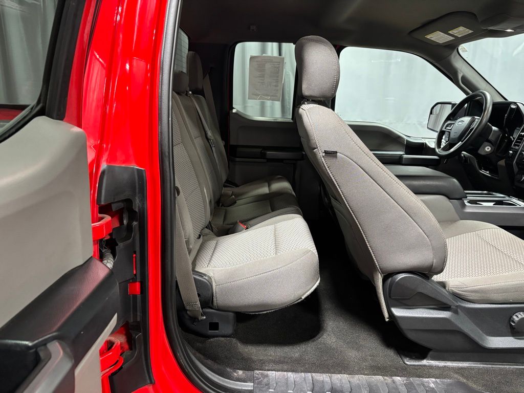 Vehicle image 16 of 32