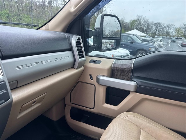 Vehicle image 23 of 25