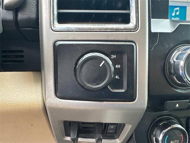Vehicle image 21 of 25