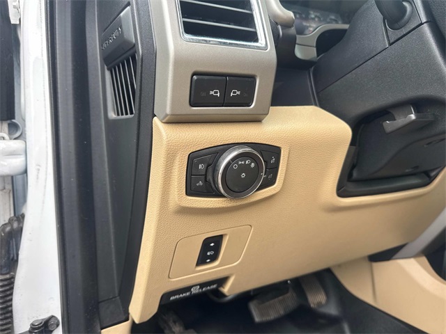 Vehicle image 13 of 25