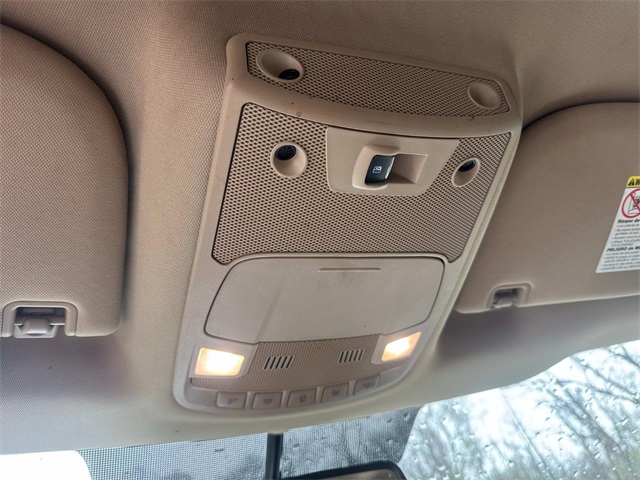 Vehicle image 22 of 25