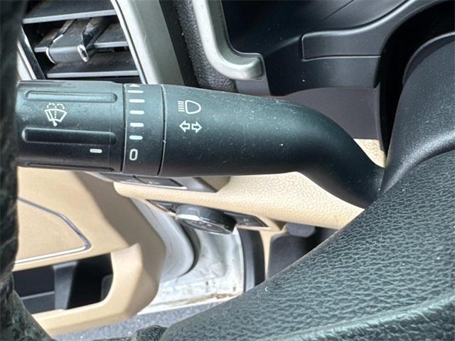 Vehicle image 17 of 25