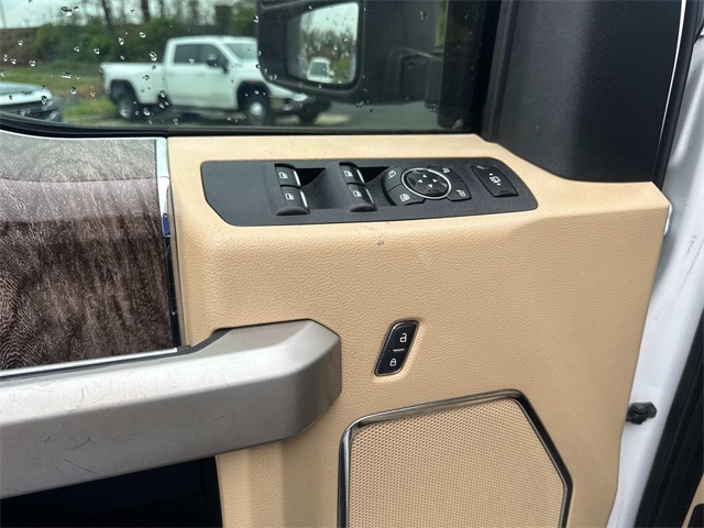 Vehicle image 12 of 25