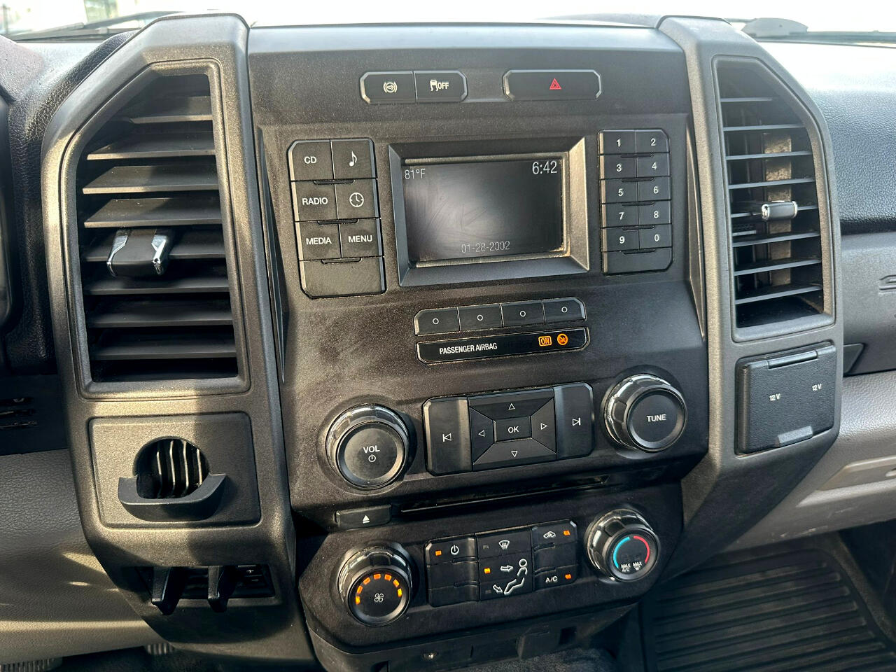 Vehicle image 13 of 18