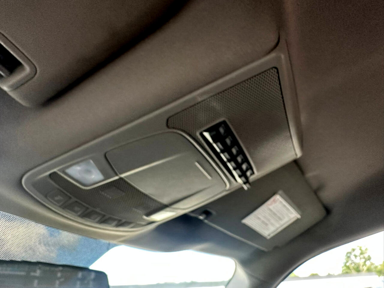 Vehicle image 17 of 18