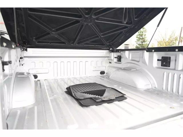 Vehicle image 19 of 27