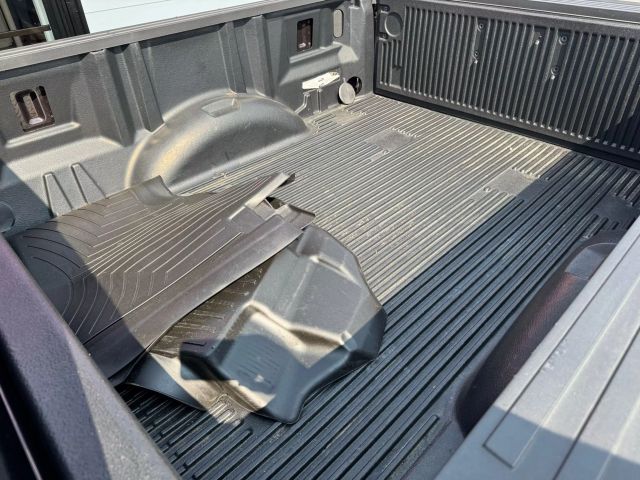Vehicle image 27 of 29